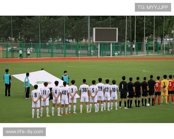 重庆十八中足球校队：奋力拼搏铸就青春梦想 成就校园足球新辉煌